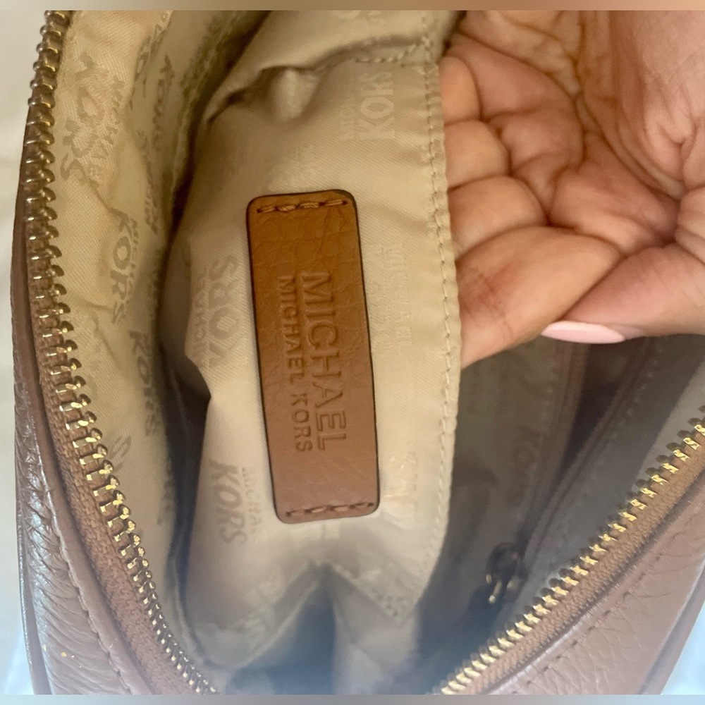 Michael Kors Bags with Shoulder Strap. - Picture 9 of 10